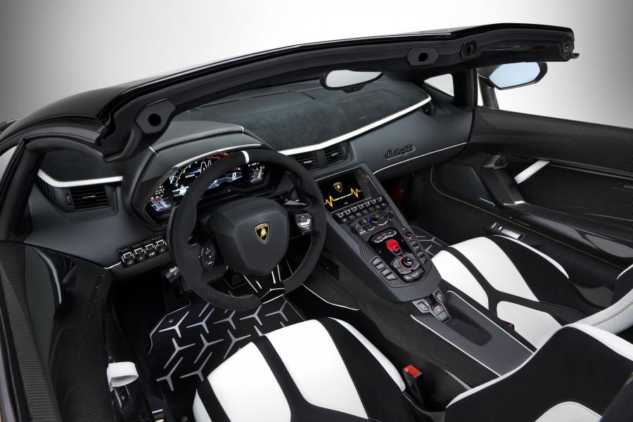 Торпедо Lamborghini Aventador SVJ Roadster 2019 года  (WW) (фото 32 из 37)